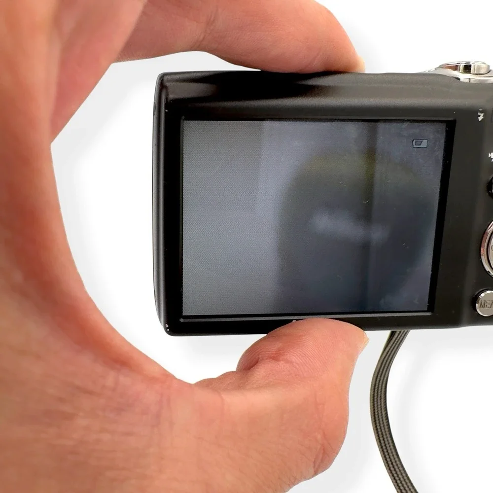 NIKON COOLPIX S3000 12.0MP Digital Camera Blue PARTS OR REPAIR -FOCUS ERROR